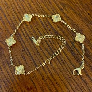 Gold Clover Chain Bracelet